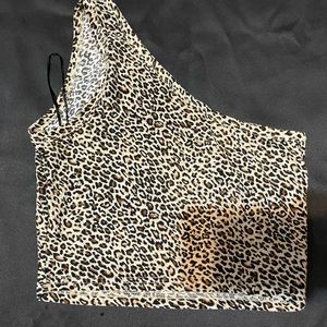 Leopard One shoulder tank